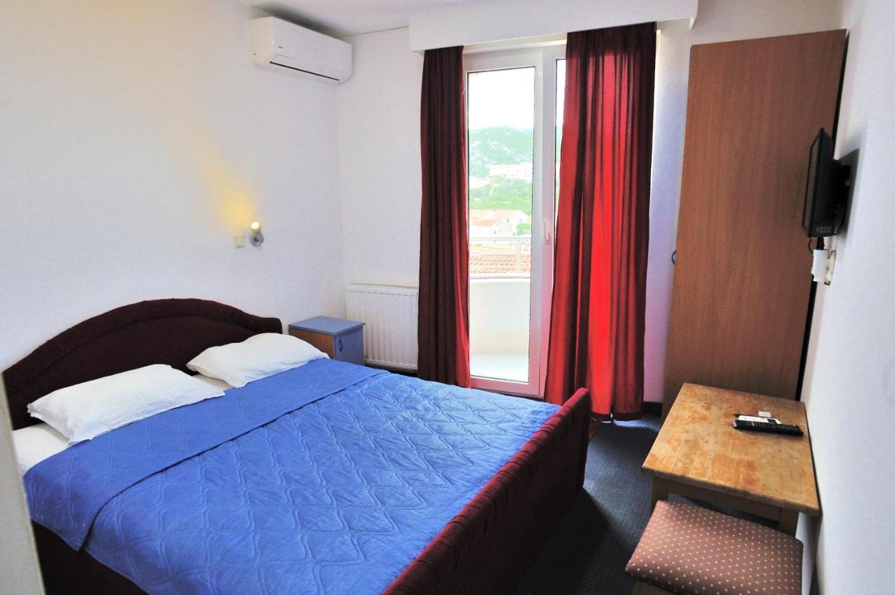Hotel Lav Неум Екстериор снимка
