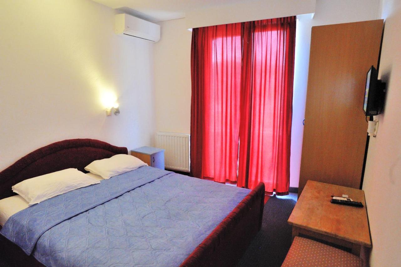 Hotel Lav Неум Екстериор снимка