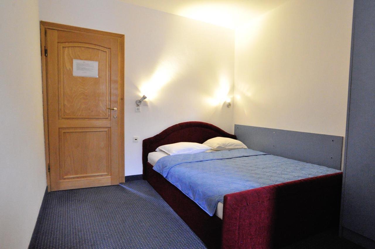 Hotel Lav Неум Екстериор снимка