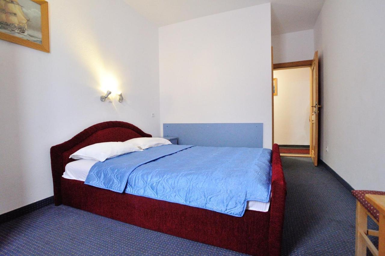 Hotel Lav Неум Екстериор снимка