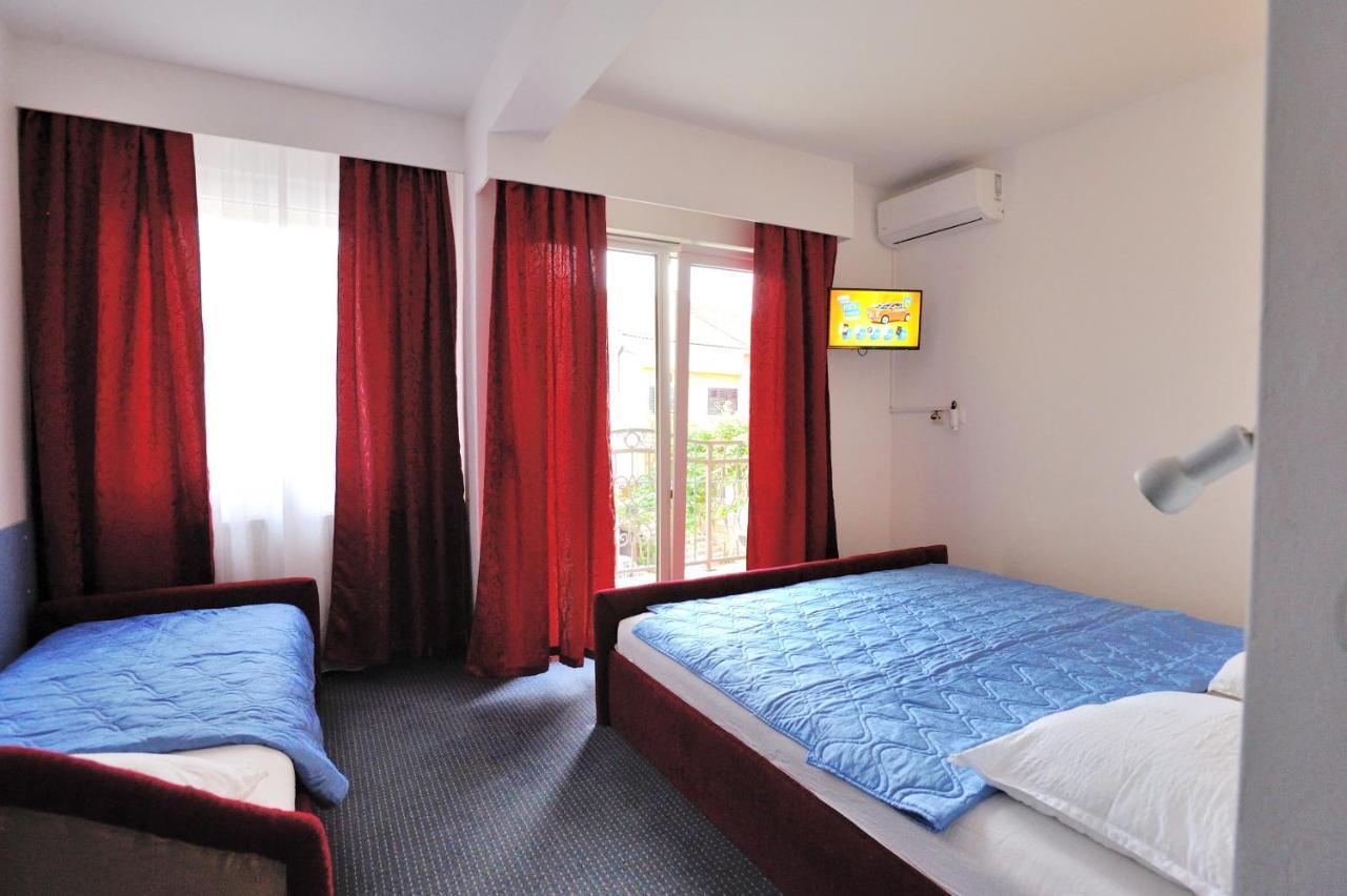 Hotel Lav Неум Екстериор снимка