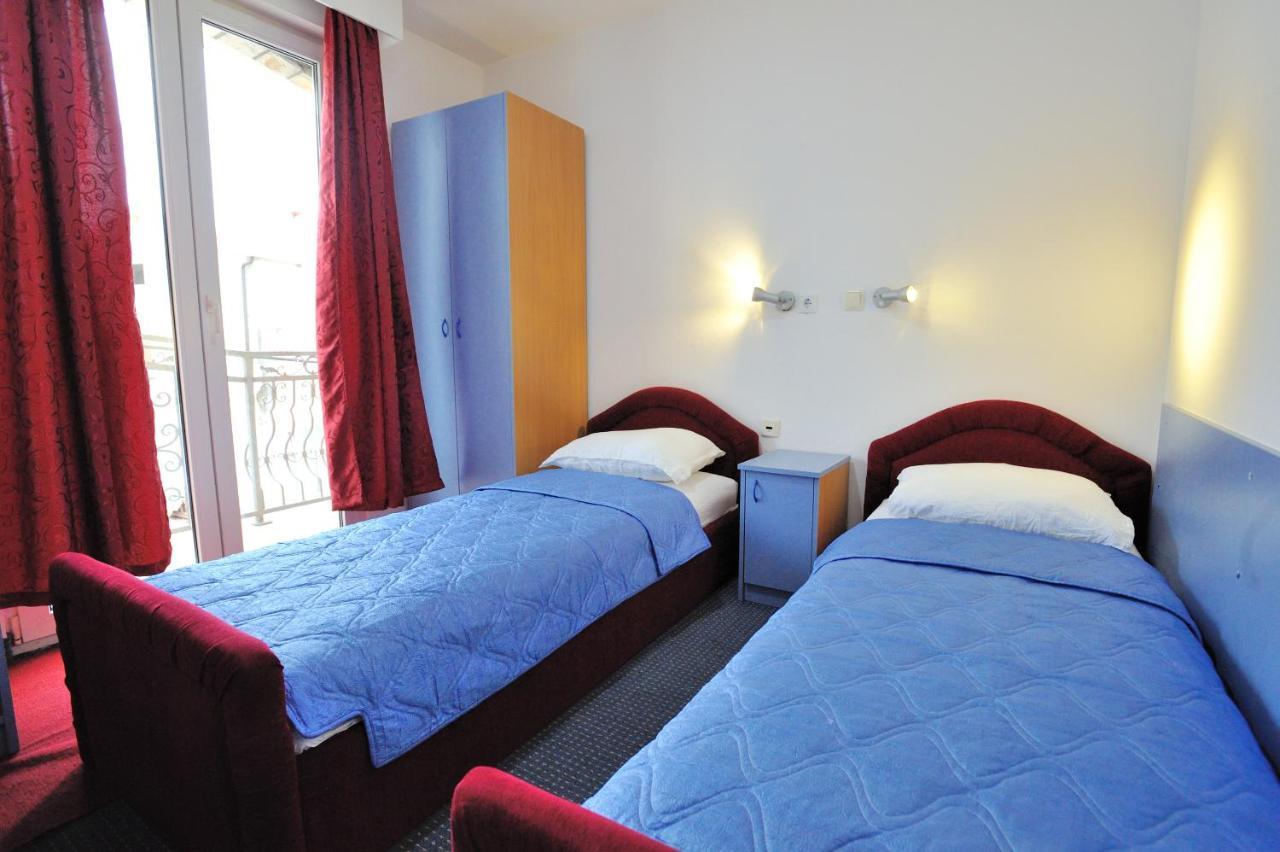 Hotel Lav Неум Екстериор снимка