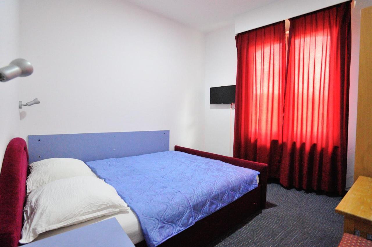 Hotel Lav Неум Екстериор снимка