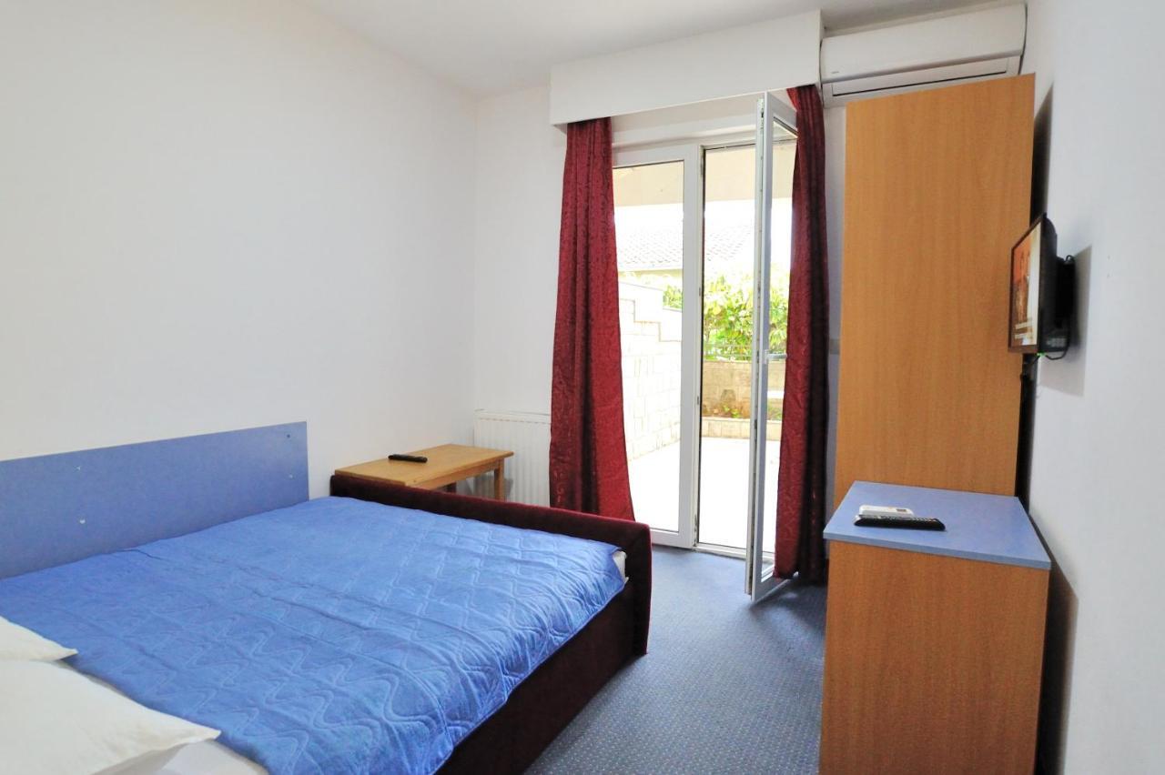 Hotel Lav Неум Екстериор снимка