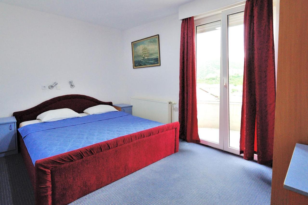 Hotel Lav Неум Екстериор снимка