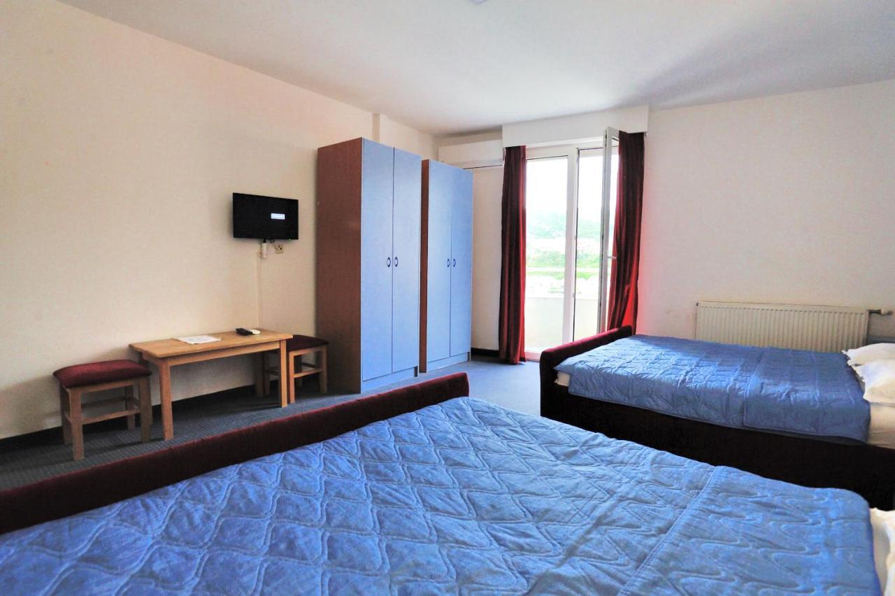 Hotel Lav Неум Екстериор снимка