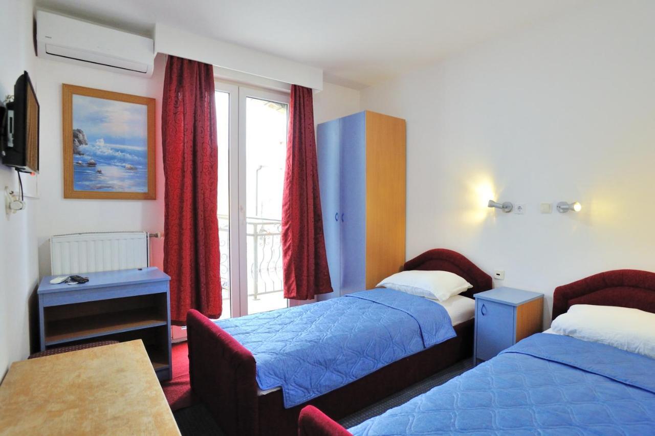 Hotel Lav Неум Екстериор снимка