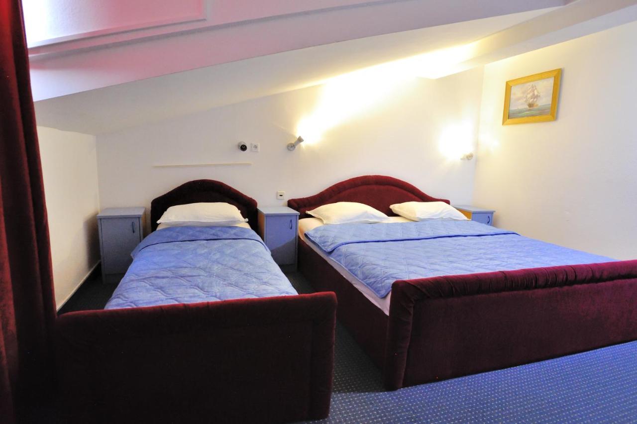 Hotel Lav Неум Екстериор снимка