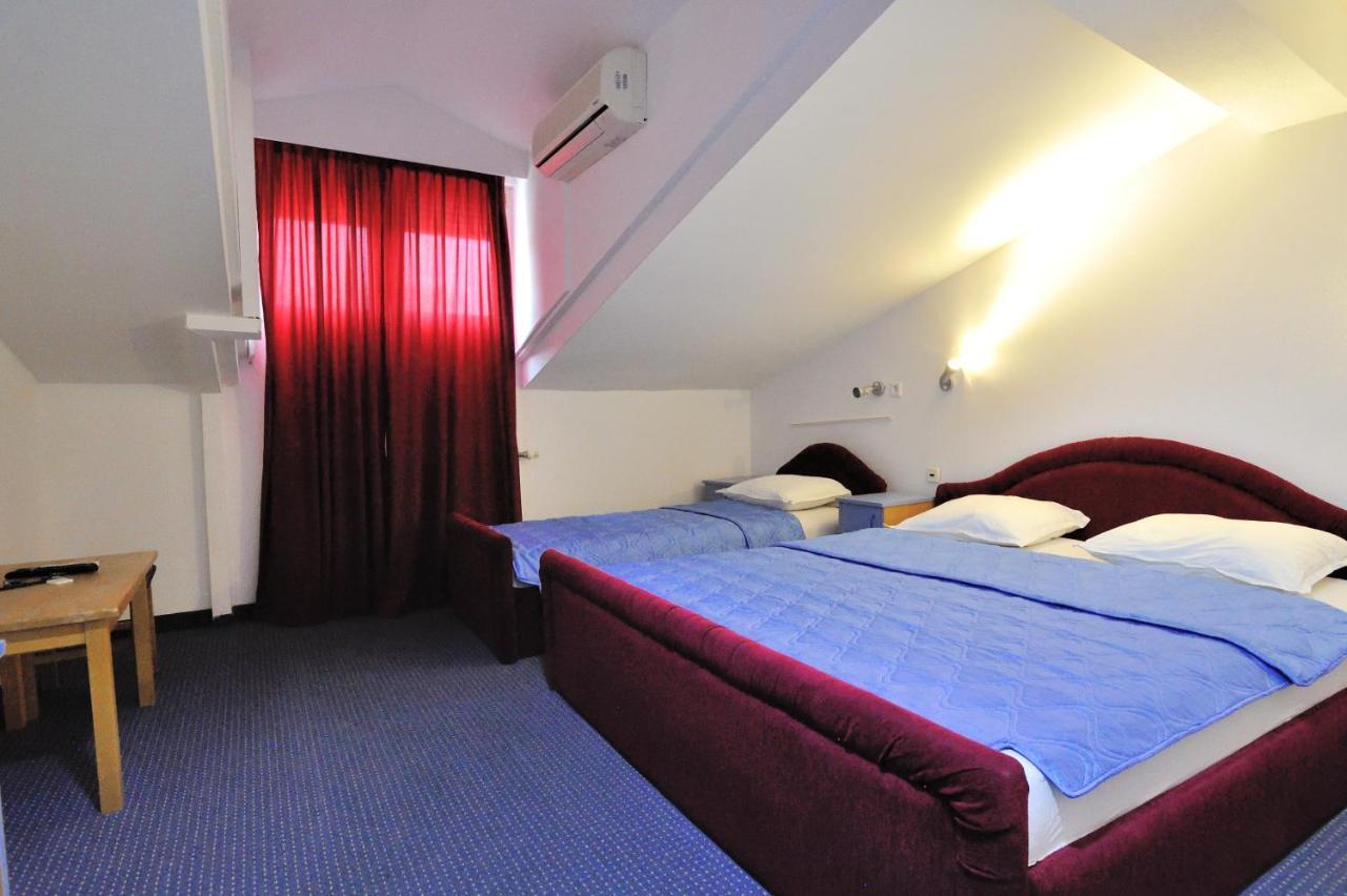 Hotel Lav Неум Екстериор снимка