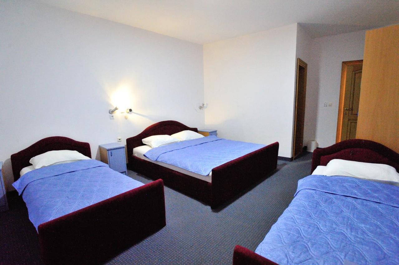 Hotel Lav Неум Екстериор снимка