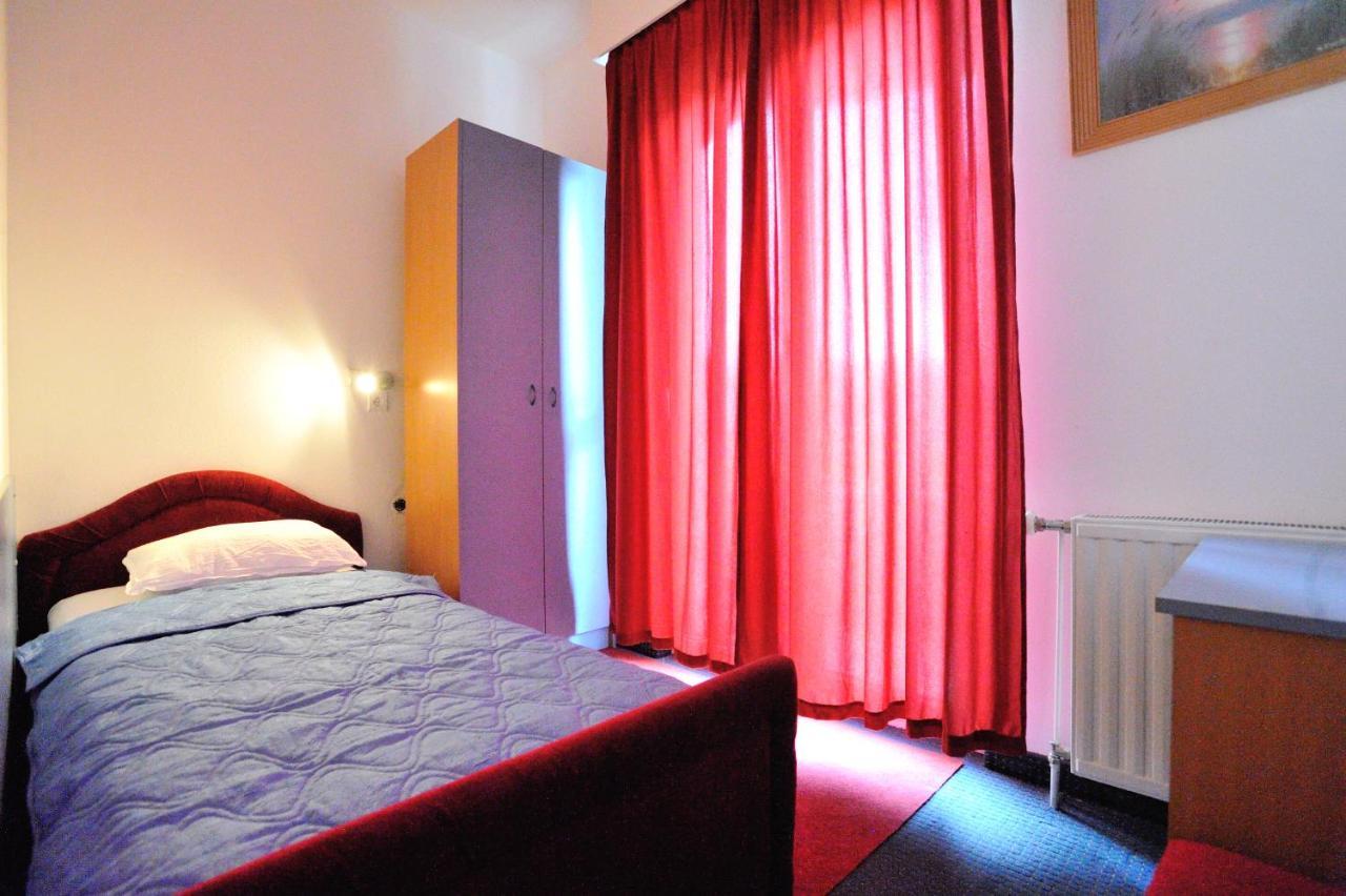 Hotel Lav Неум Екстериор снимка