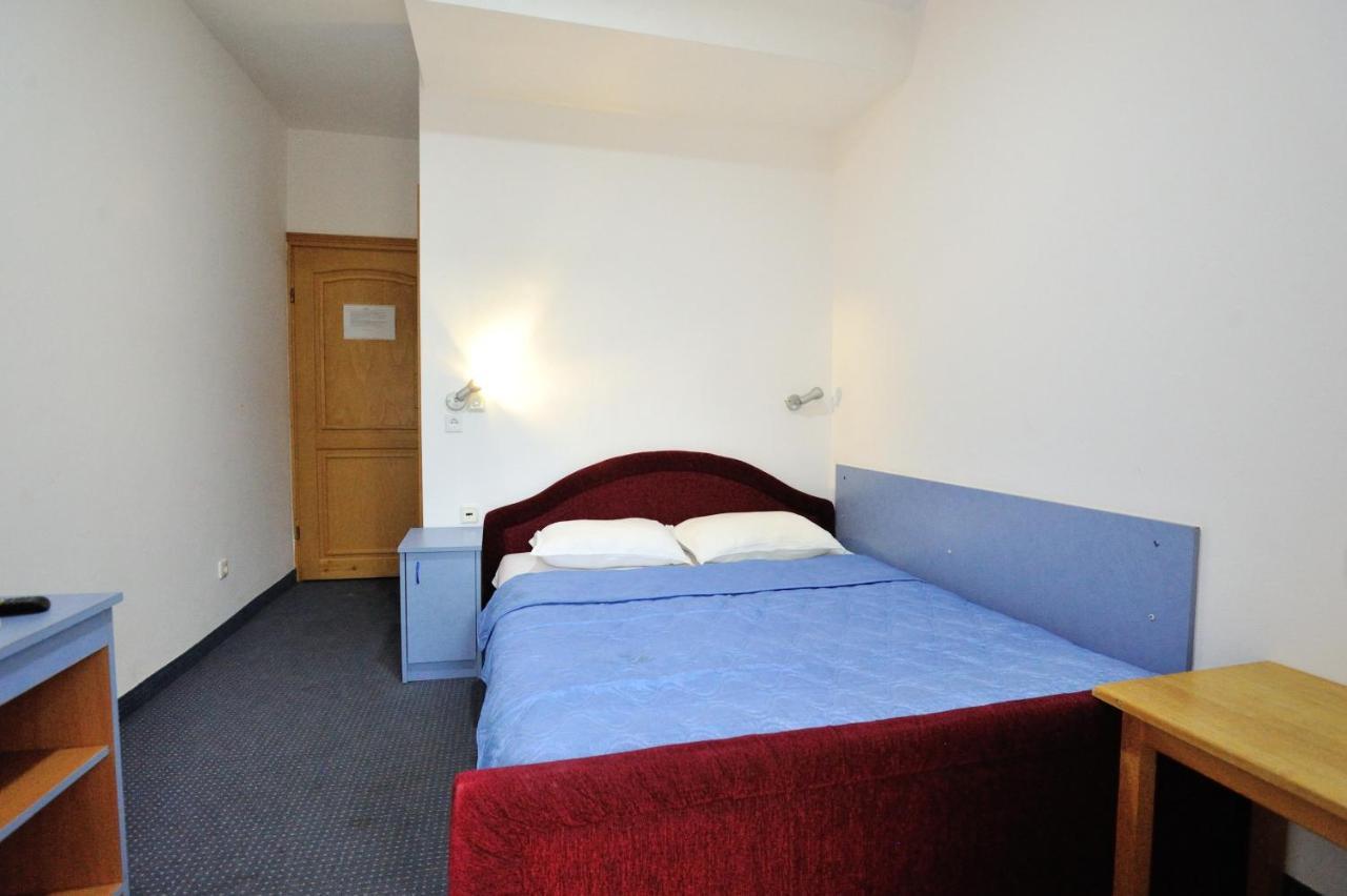Hotel Lav Неум Екстериор снимка