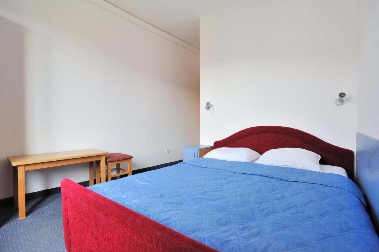 Hotel Lav Неум Екстериор снимка