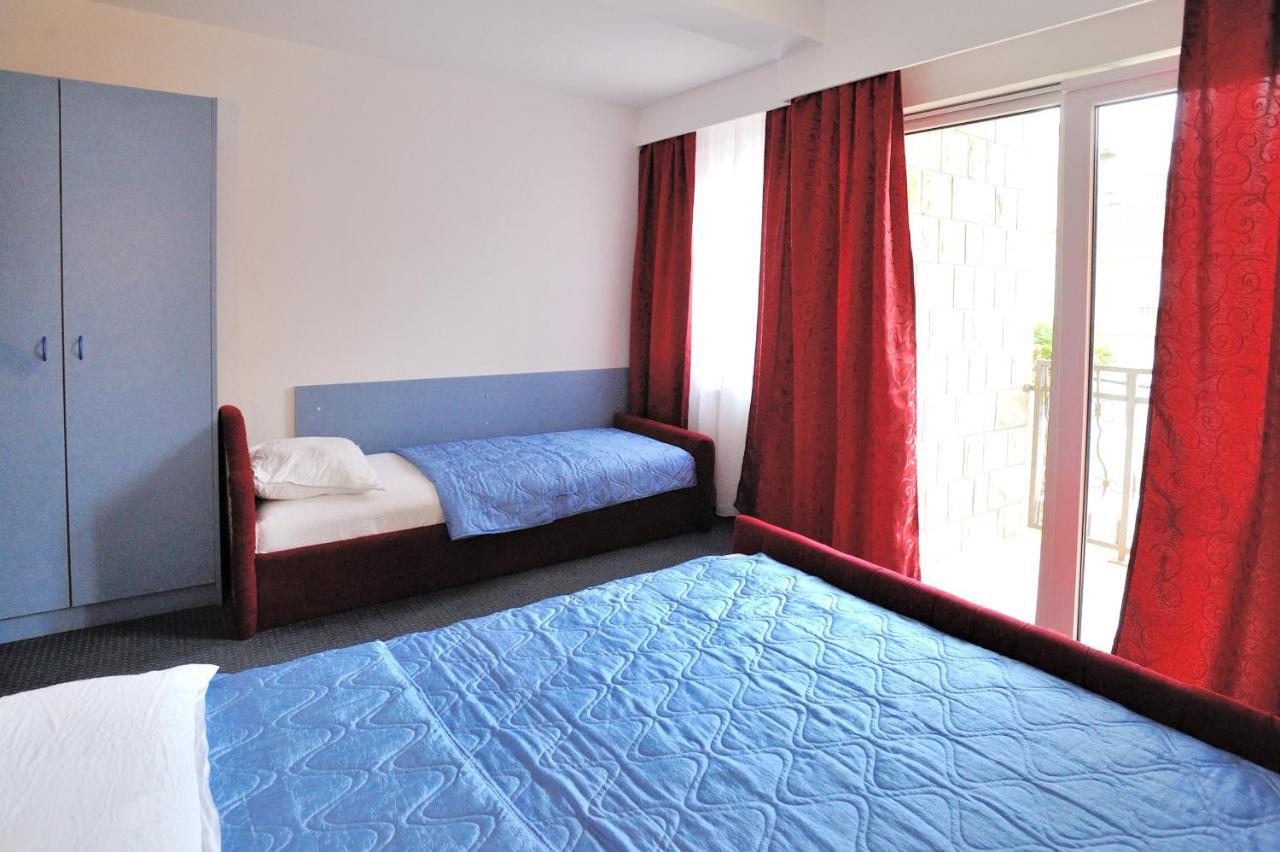 Hotel Lav Неум Екстериор снимка