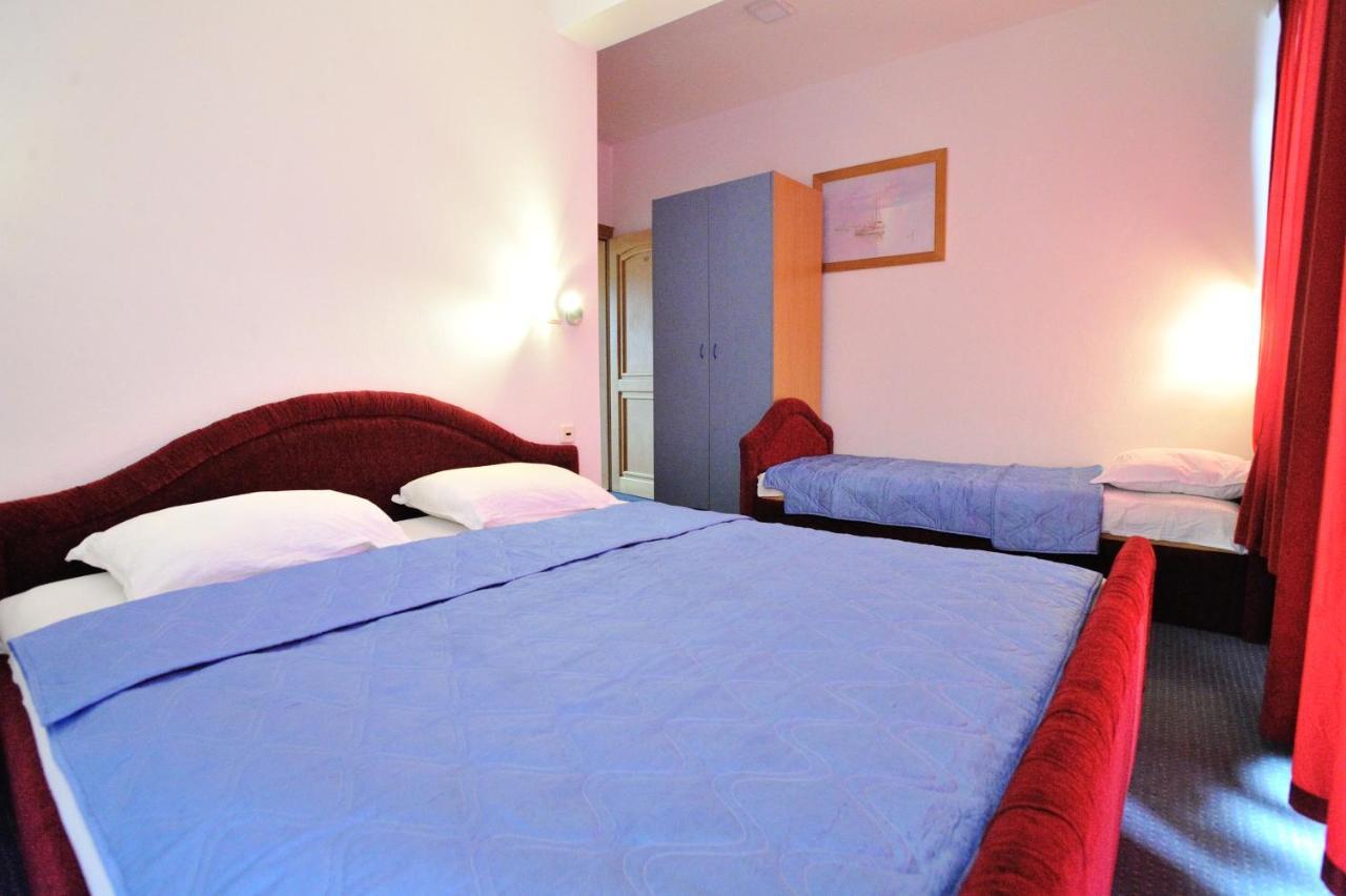 Hotel Lav Неум Екстериор снимка