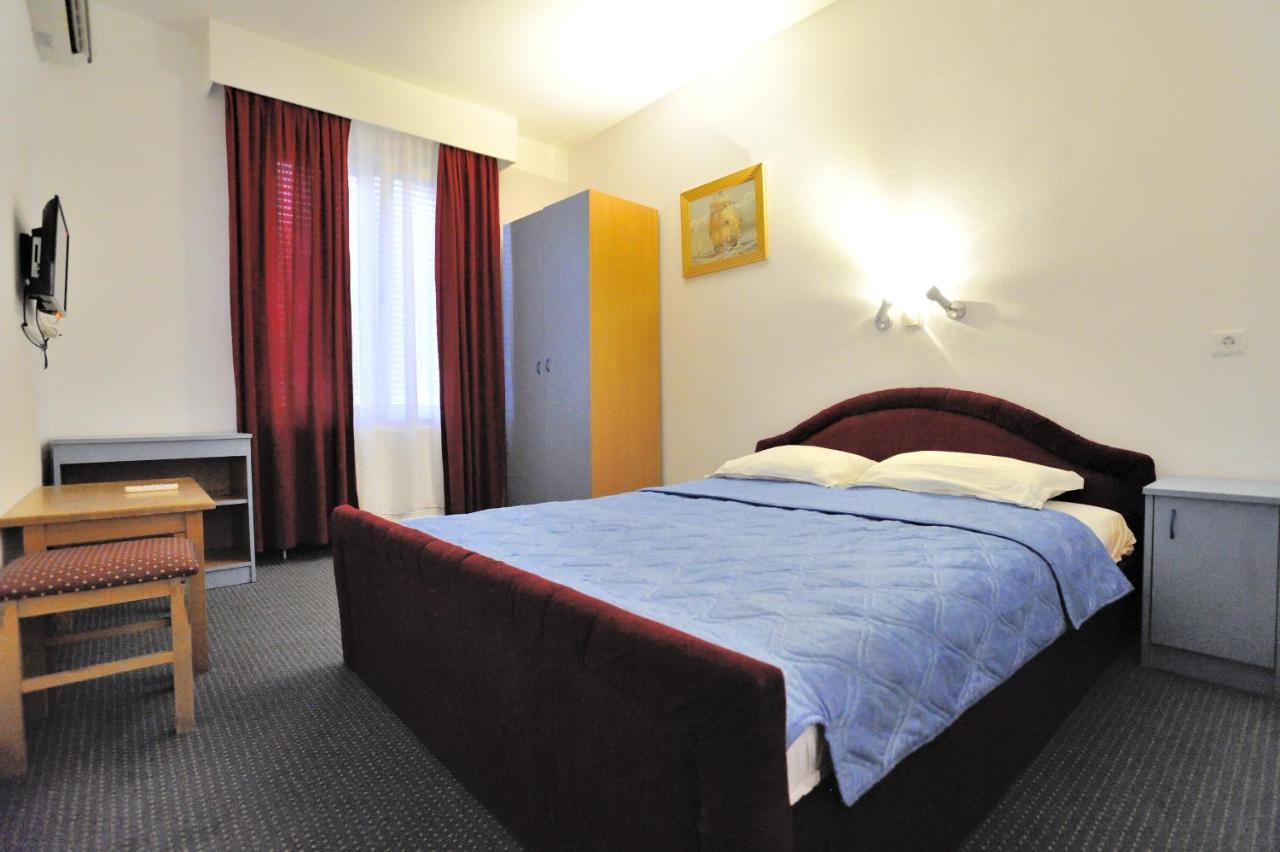 Hotel Lav Неум Екстериор снимка