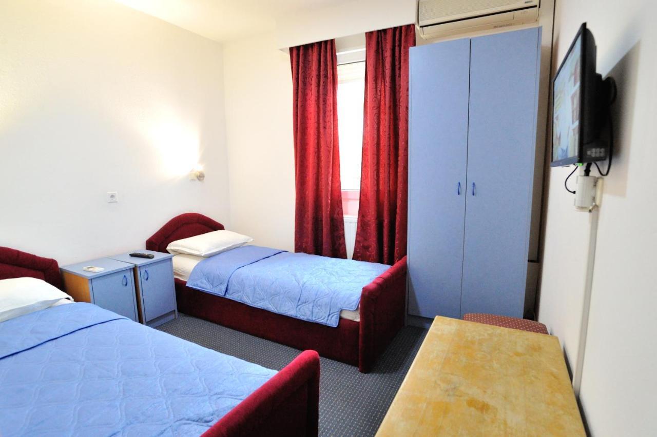 Hotel Lav Неум Екстериор снимка