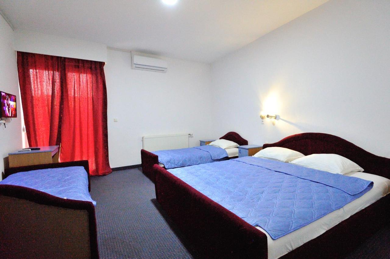 Hotel Lav Неум Екстериор снимка