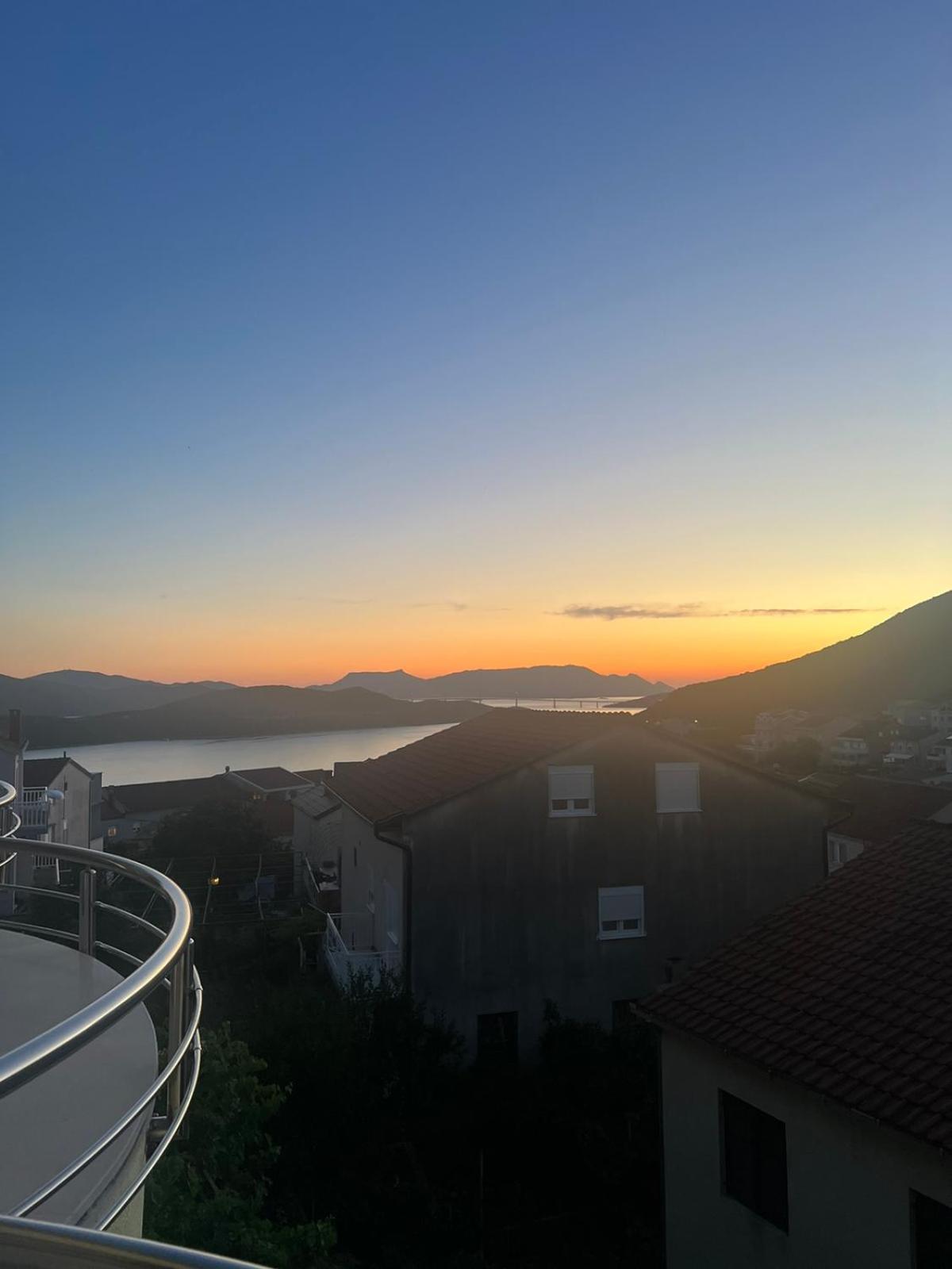Hotel Lav Неум Екстериор снимка