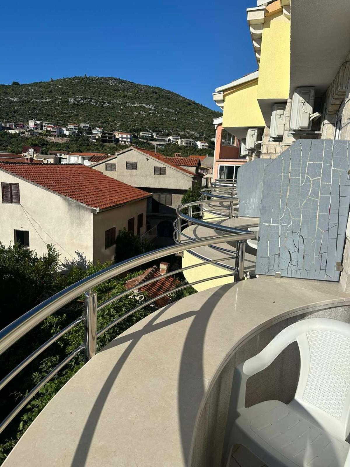 Hotel Lav Неум Екстериор снимка