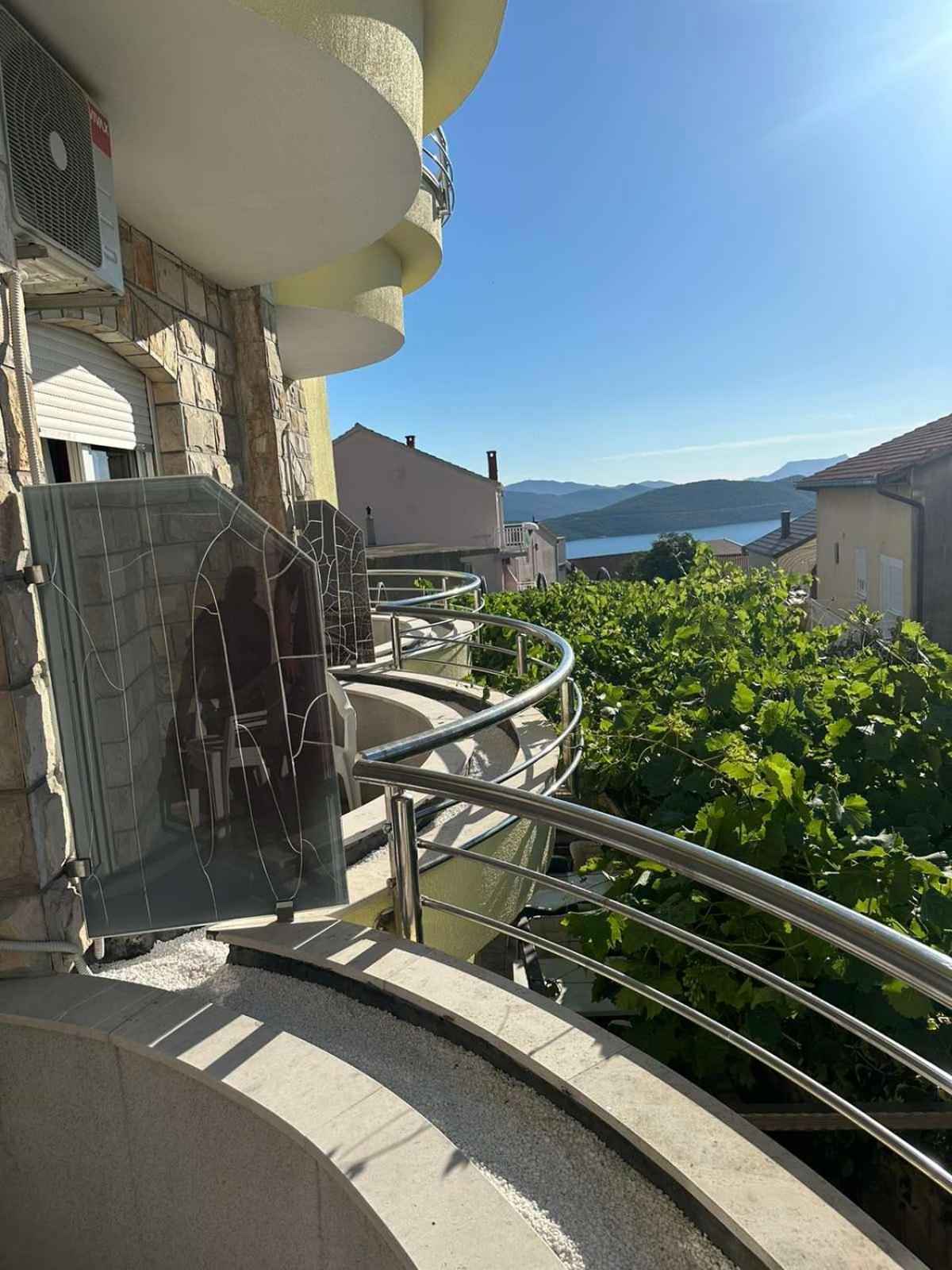 Hotel Lav Неум Екстериор снимка