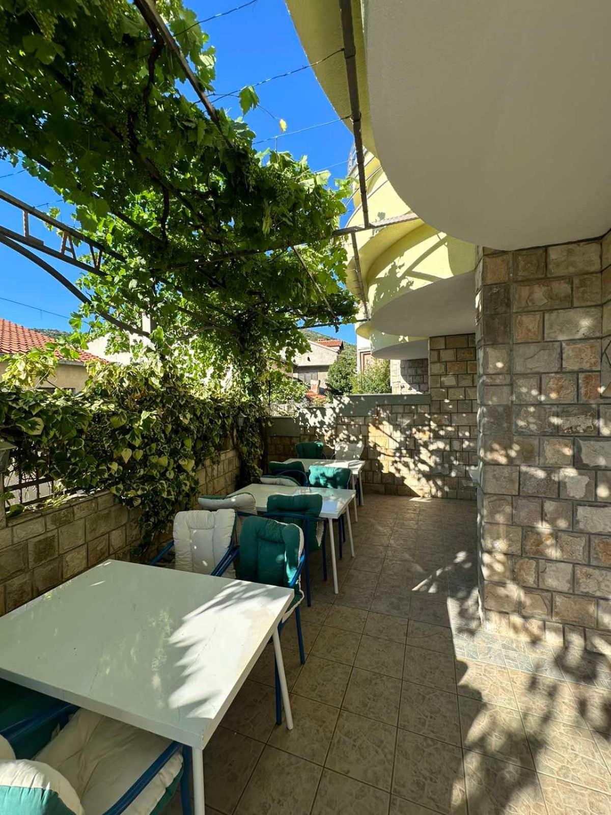 Hotel Lav Неум Екстериор снимка